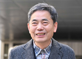 '50억 퇴직금' 아들 무죄에 활짝 웃은 곽상도...조국 "내 딸은"