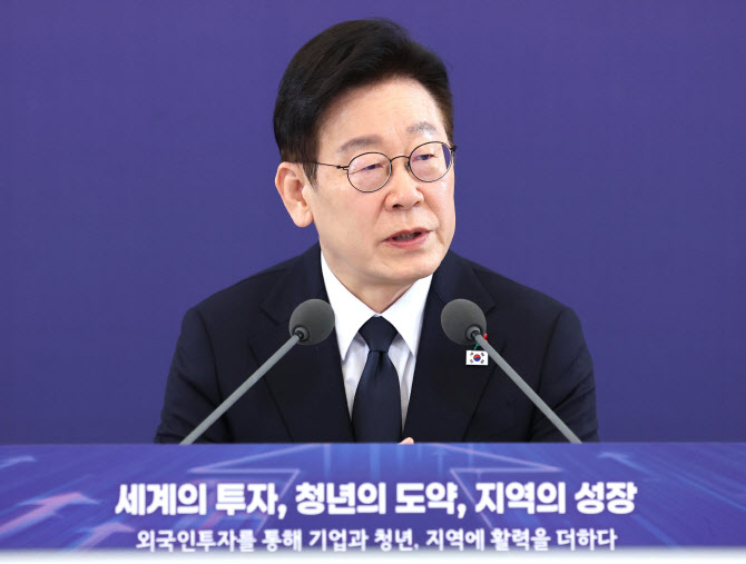 李 “사익 도모·가짜뉴스 유포 지탄받아야…민주주의의 적”