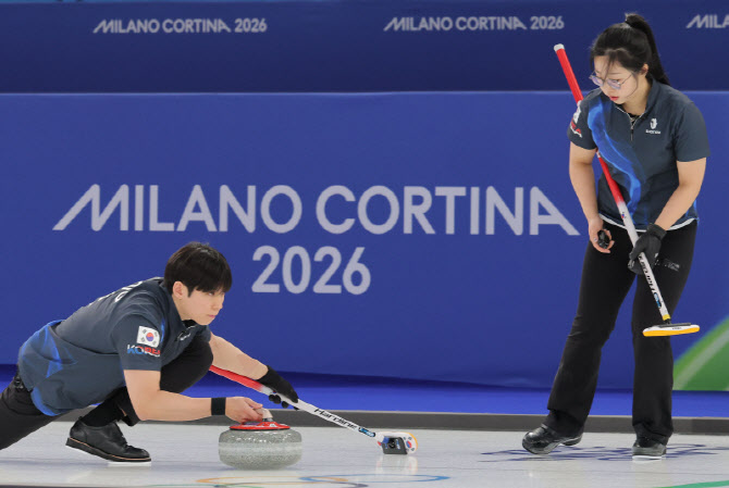 '5전 6기' 컬링 김선영-정영석, 미국 상대로 올림픽 첫 승
