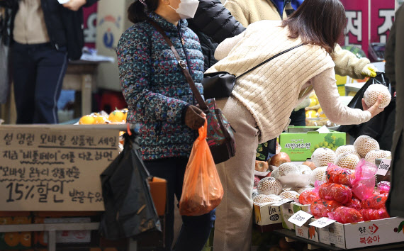 서울시, 광역 상품권 1000억 조기 발행…출생연도 나눠 2부제 판매