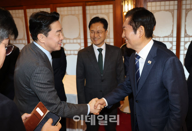 [포토]인사 나누는 정청래 대표- 강훈식 비서실장