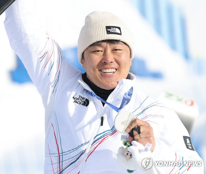 네 번째 올림픽 도전 끝에 이룬 메달 꿈...김상겸 "스노보드는 내 인생"