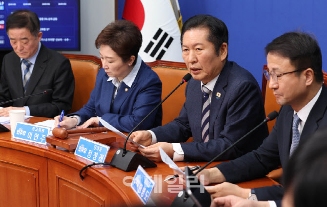 [포토]정청래, '부동산 투기 패가 망신...감독원 설치할 것'