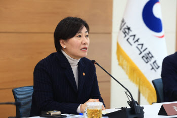 송미령 "쌀값 오르면 비축미 방출…과천 경마장 경기 이전 검토"