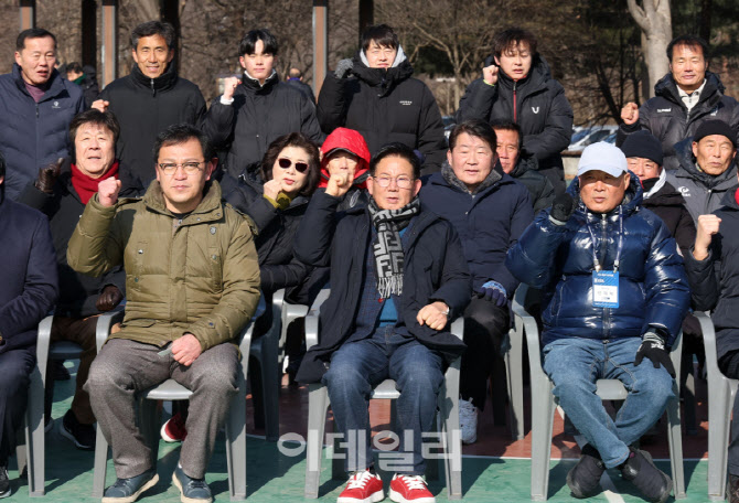 [포토]  축구 단체 시무식 참석한 박강수 마포구청장
