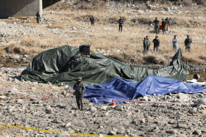가평서 훈련중 軍헬기 추락…탑승 장병 2명 사망