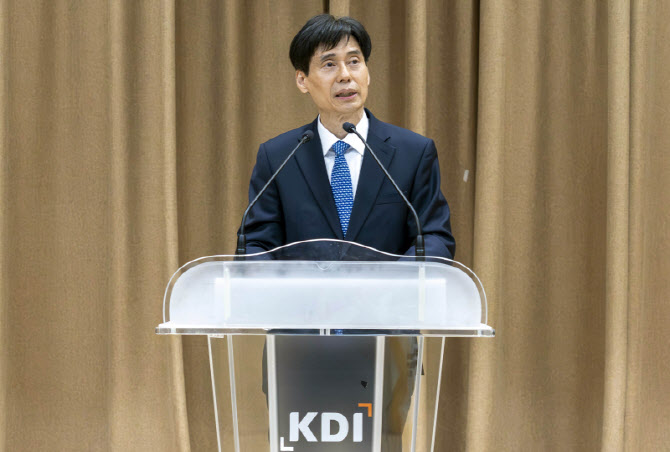 김세직 KDI 원장 "0%대 '제로성장' 현실로…해법 제시할 것"