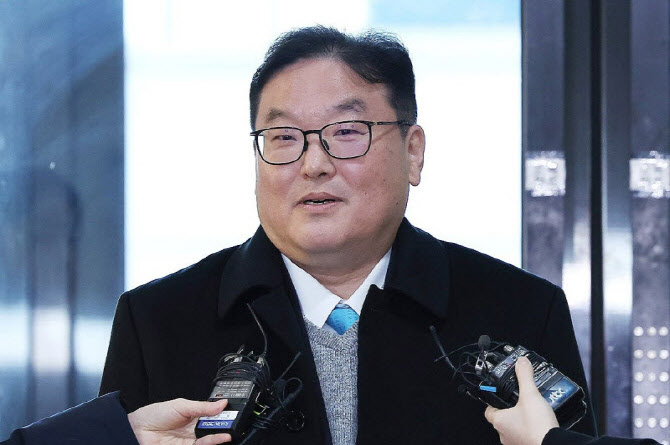 '쿠팡 수사 외압 의혹' 엄희준 검사, 특검 재출석…"기소 이례적"