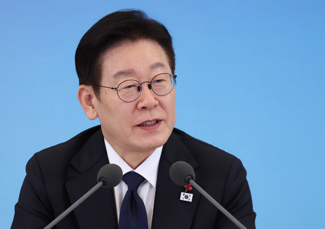 강훈식 비서실장, 산불 대응 체계 당부…"특단의 예방대책 마련하라"