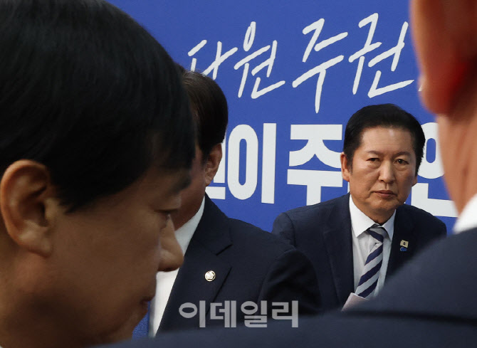 '쌍방울 변호인' 특검 추천에 갈라진 與…"음모론적 의혹" "대변인이냐"