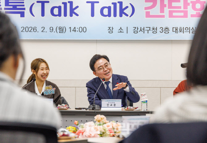 [포토] 진교훈 강서구청장, 행정 인턴 톡톡 간담회