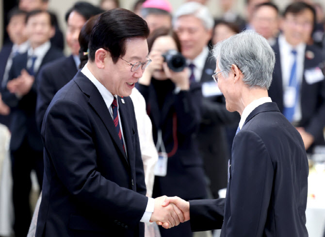 법원노조 "편향된 대법관 일색, 전례없는 '35일 선고'에 영향"