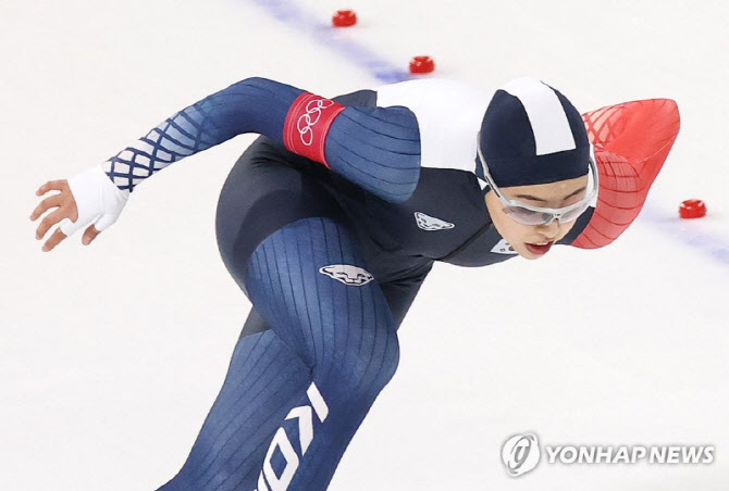 스피드스케이팅 이나현, 女1000m 9위...한국 선수 역대 최고 성적