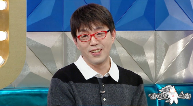 이동진 영화 평론가, '라스' 출연…최애 수집품 공개