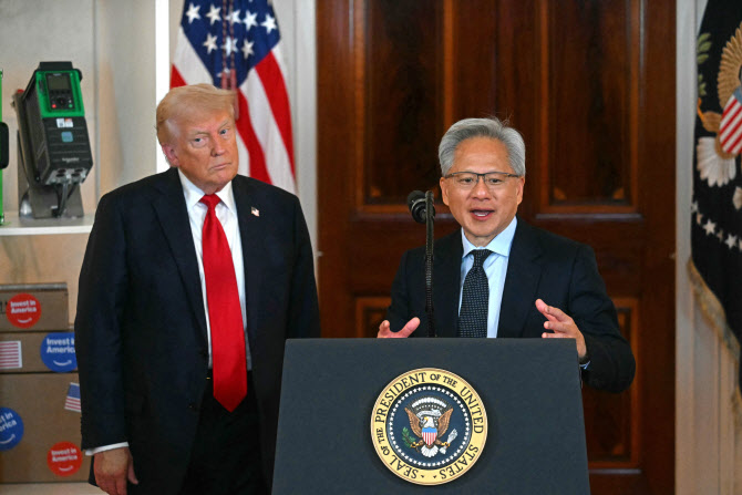 “트럼프, 반도체 관세서 美빅테크 업체는 면제 방안 검토”