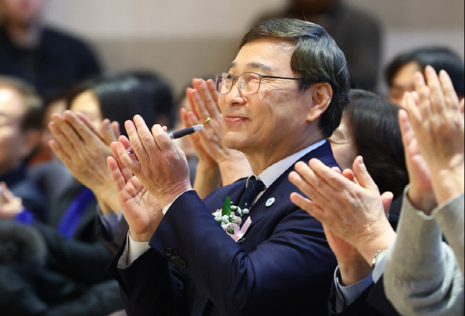 서울 교육감 ‘진보 후보 단일화’ 출발부터 삐걱
