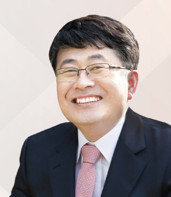'술자리서 기자 폭행' 최원식 당협위원장 벌금형 선고