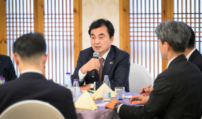 안규백, '국군이 김정은 심기 보좌' 野의원에 "망언 사죄하라"