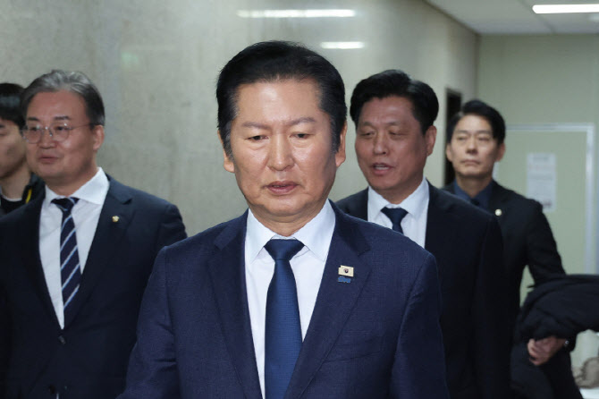민주당, 지선 전 혁신당과 합당 논의 중단…정청래 리더십 상처