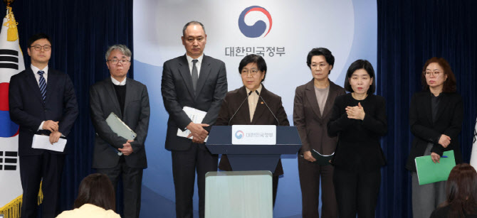 2027학년도 의대 490명 증원…”합격선 하락하고 N수생 늘 것”