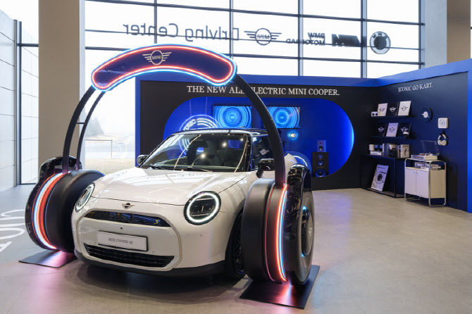 MINI, 작년 글로벌 전기차 10만대 판매…전체 3분의 1이 전기