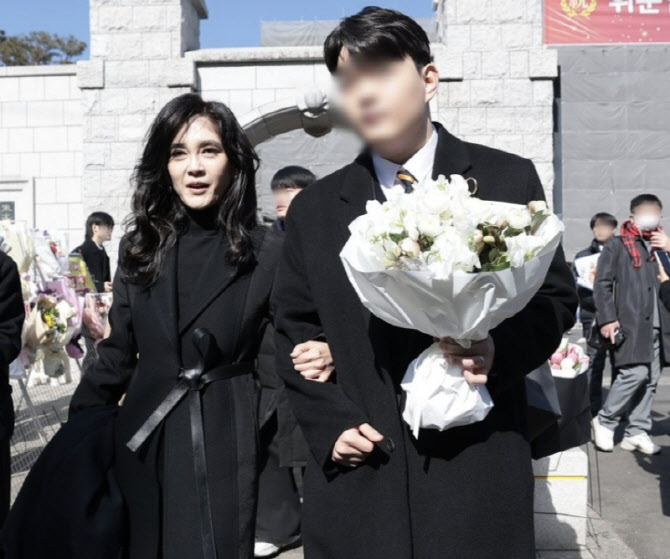 “명품인 줄” 이부진, 아들 졸업식서 든 가방…어디 거지?[누구템]