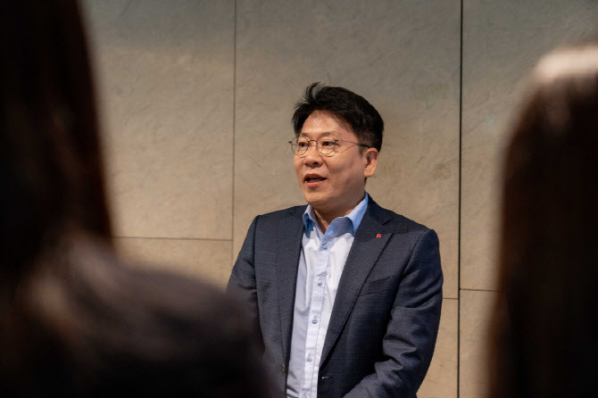 LG엔솔 김동명 "완성차 업체와 협력, 최적의 결정 내릴 것"
