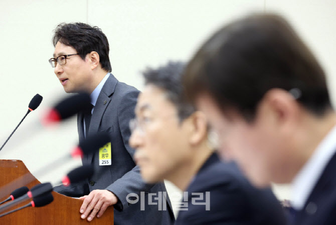 [포토]빗썸 관련 긴급 현안질의, '답변하는 이재원 대표'