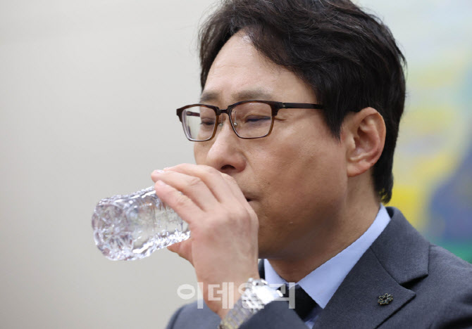 [포토]이재원 빗썸 대표, '정무위 긴급 현안질의 출석'