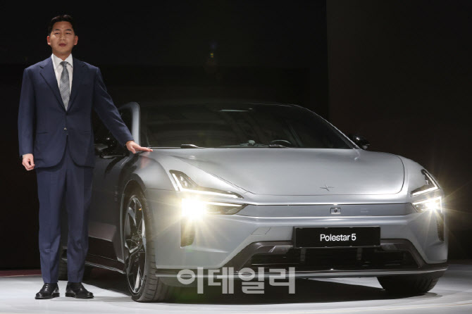 [포토]함종성 대표, 폴스타 5와 함께