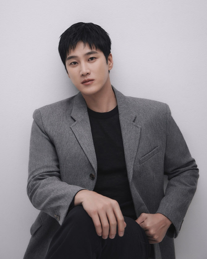 '스프링 피버' 안보현 "4kg 쪘는데…'재벌X형사' 전 다이어트"[인터뷰]...