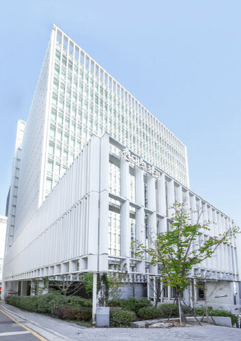 현대지에프홀딩스, 현대홈쇼핑 자회사 편입후 상장 폐지…자사주 3500억 소각