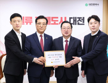 "주민 의견 들어야" VS "명백한 자기 모순"…행정통합 갈등 고조