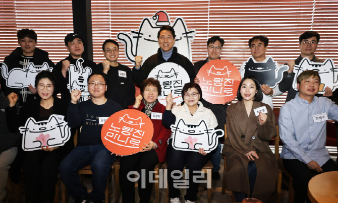 [포토]노량진 상인들과 기념촬영하는 오세훈 서울시장