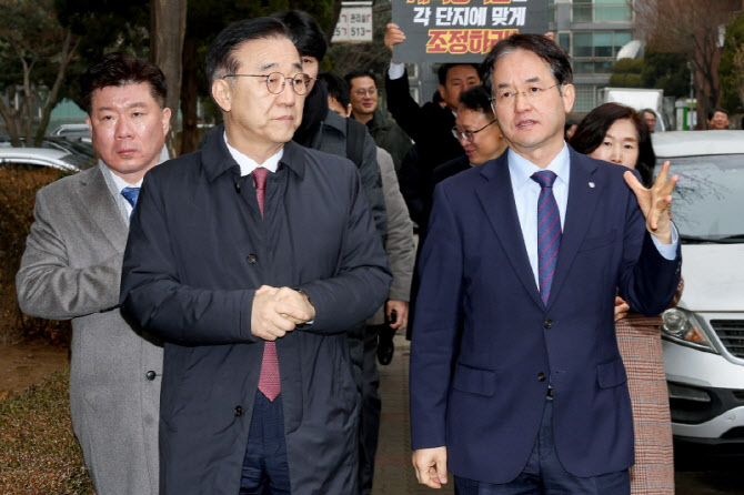 [포토]이동환 고양시장, 국토부장관과 일산 선도지구 현장 점검