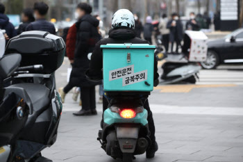 “가맹점 쟁탈전 번지나” 배민 ‘온리’ 전략…쿠팡도 맞불 조짐