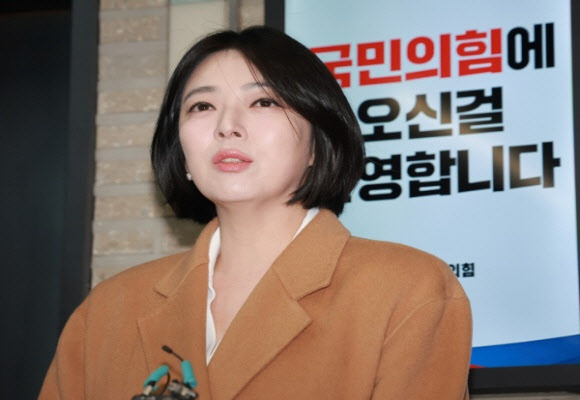 “날 정치적 단두대에” 배현진에…“아직도 뭘 잘못한 지 몰라”