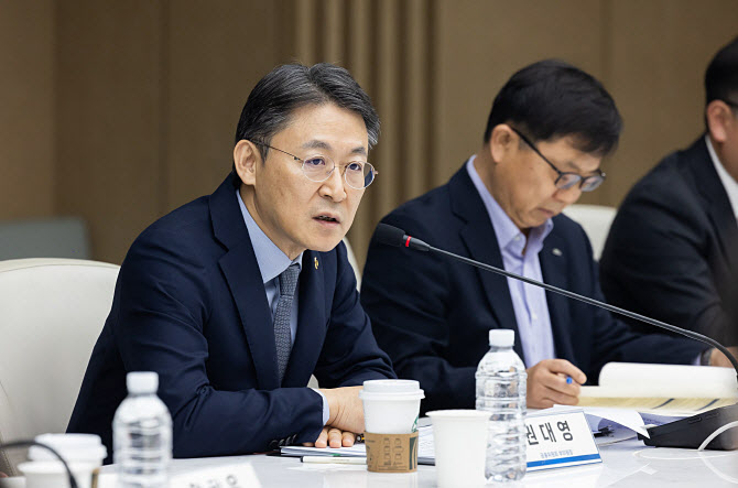 1년만 코스닥 시장 퇴출 기준 또 강화…권대영 “이미 늦었다”[일문일답]