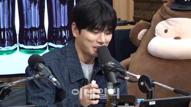 이이경, 사생활 논란 속 라디오 등장…"살아남자는 생각"