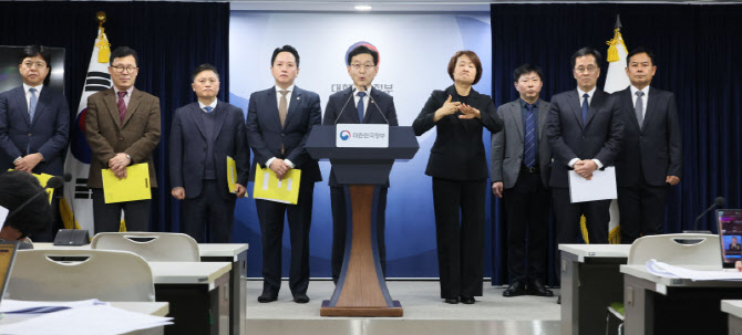 계엄에 힘 보탰나…헌법존중 TF, 경찰 고위직 22명 징계 요구