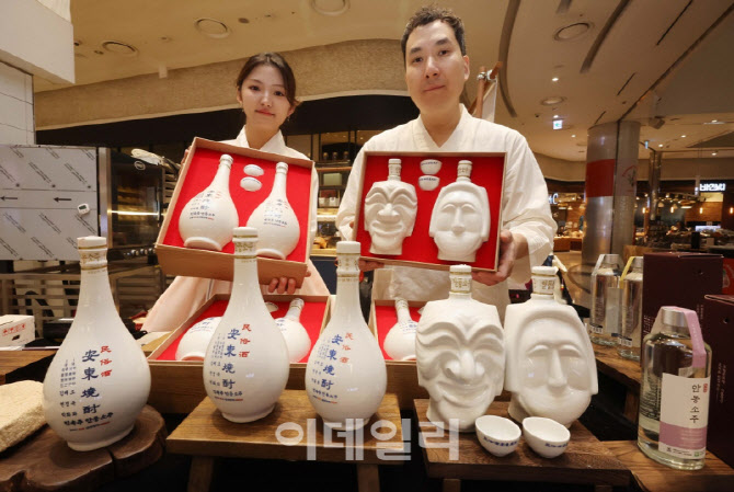 [포토]조옥화 안동소주, '롯데백 광복점서 설맞이 팝업스토어' 오픈