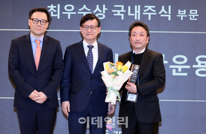 [포토]교보악사자산운용, 2026 대한민국 펀드어워즈 국내주식부문 최우수상 수상