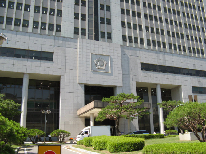 '뇌물 요구' IPA 전·현직 임직원 2명 징역 6~8년 선고