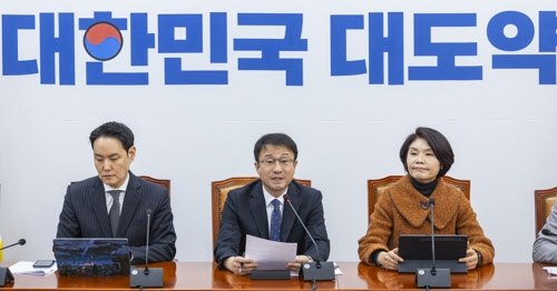 與 '법사위 사법개혁 강행' 후폭풍…'李지적' 입법 속도 '안갯속'