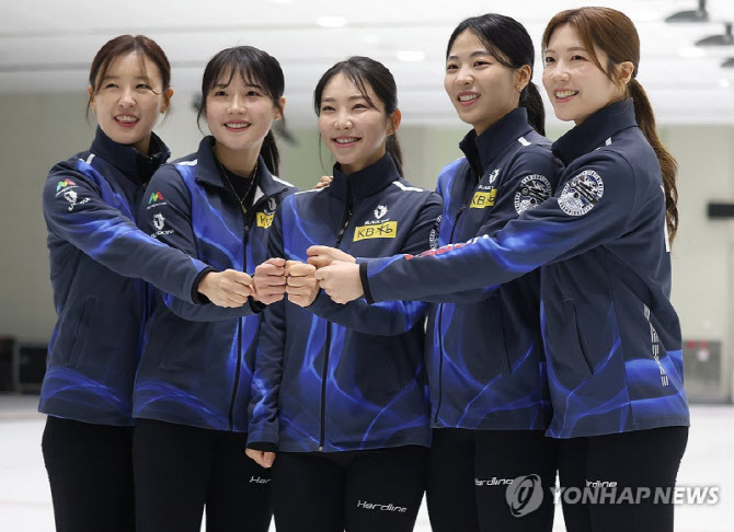 한국 여자 컬링, 개최국 이탈리아에 7-2 완승...첫 승 신고