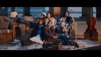 피프티피프티 "핑크 플로이드 헌정 프로젝트 참여, 아직도 믿기지 않아"
