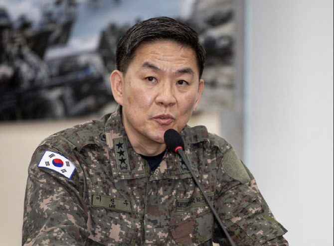 경찰, '尹탄핵심판 위증' 이진우 전 수방사령관 소환 조사