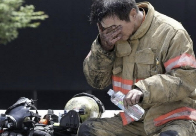 "커피 무거워...소방서에 맡김" 의문의 글에 '좋아요' 넘실