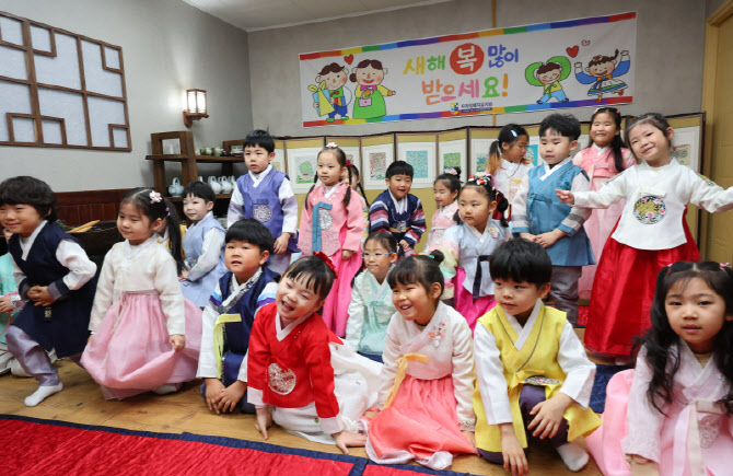 ‘설 연휴 세뱃돈 마련하세요’…한은, 설 앞두고 화폐 4.8조원 공급