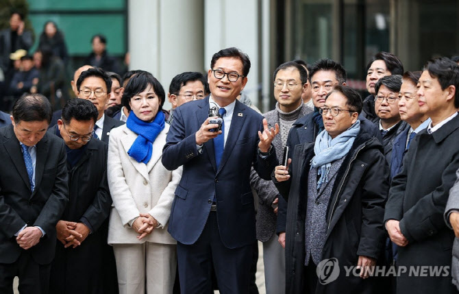 與 "송영길 전 대표 무죄, 진실 바로 서…민주당 복당 입장 환영"